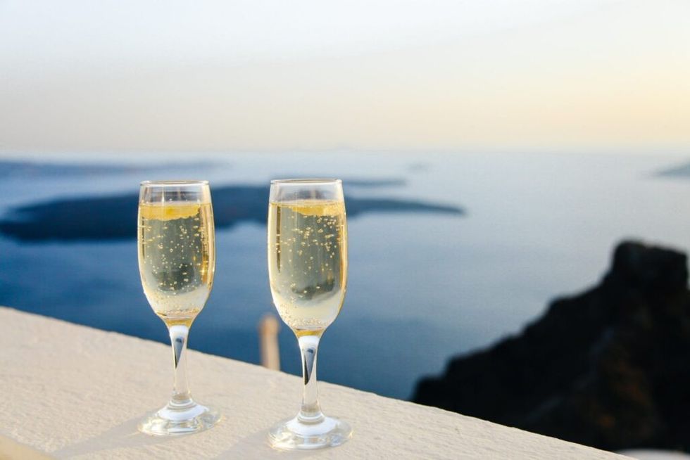 Glasses-of-wine-overlooking-the-ocean