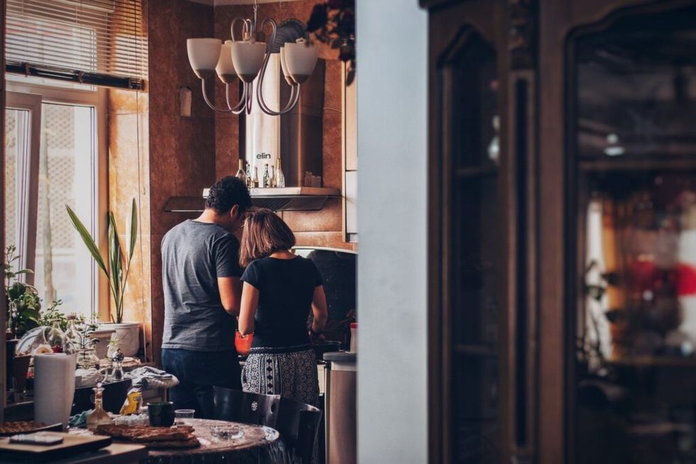 A-couple-cooking-together