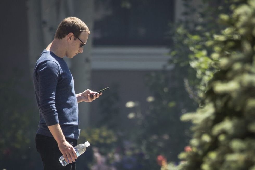 Mark-Zuckerberg-checking-his-phone