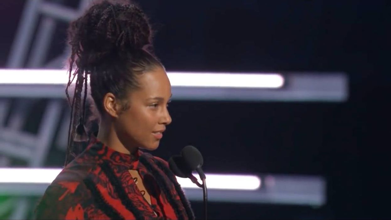 Alicia Keys Sings A Message For Peace (Video)