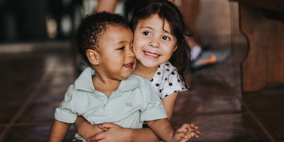 2 little kids hugging