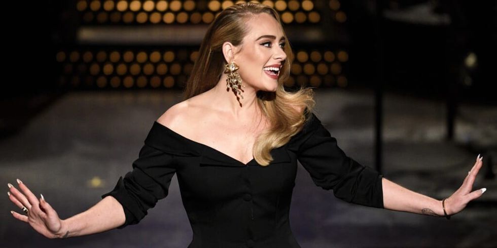 Adele in black dress on SNL