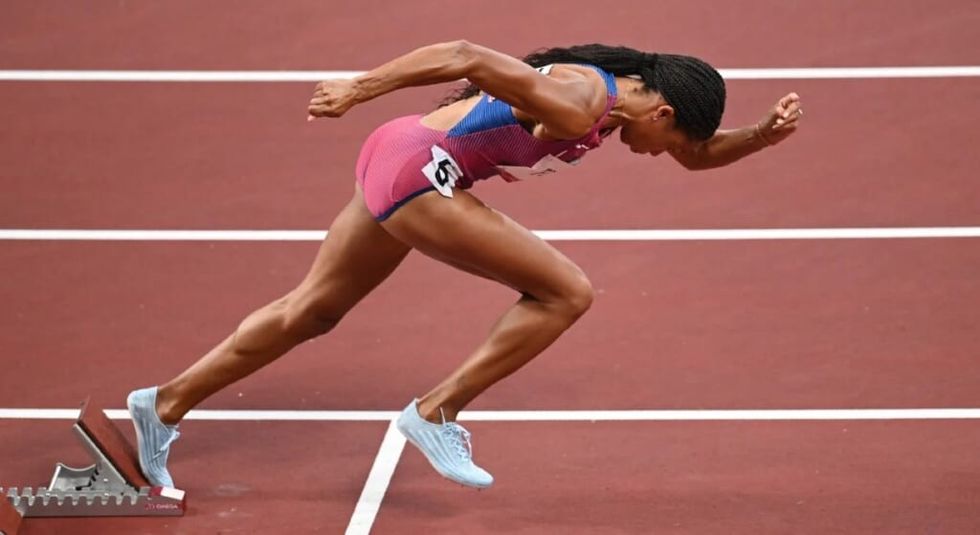 Allyson Felix starting a run.
