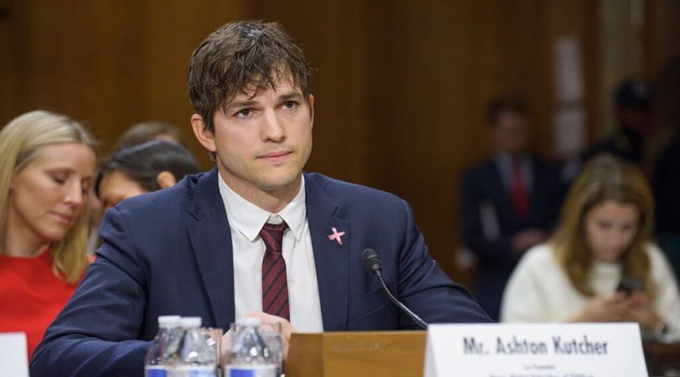 Ashton kutcher speaking 1024x567