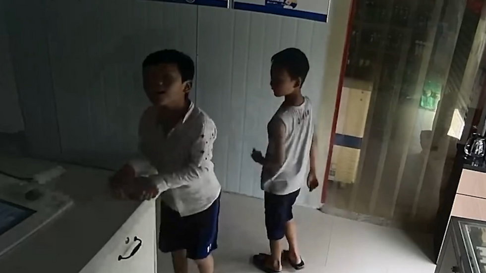 Brothers Wanted Drinks But The Store Was Empty - What They Did Is A Lesson For All Parents