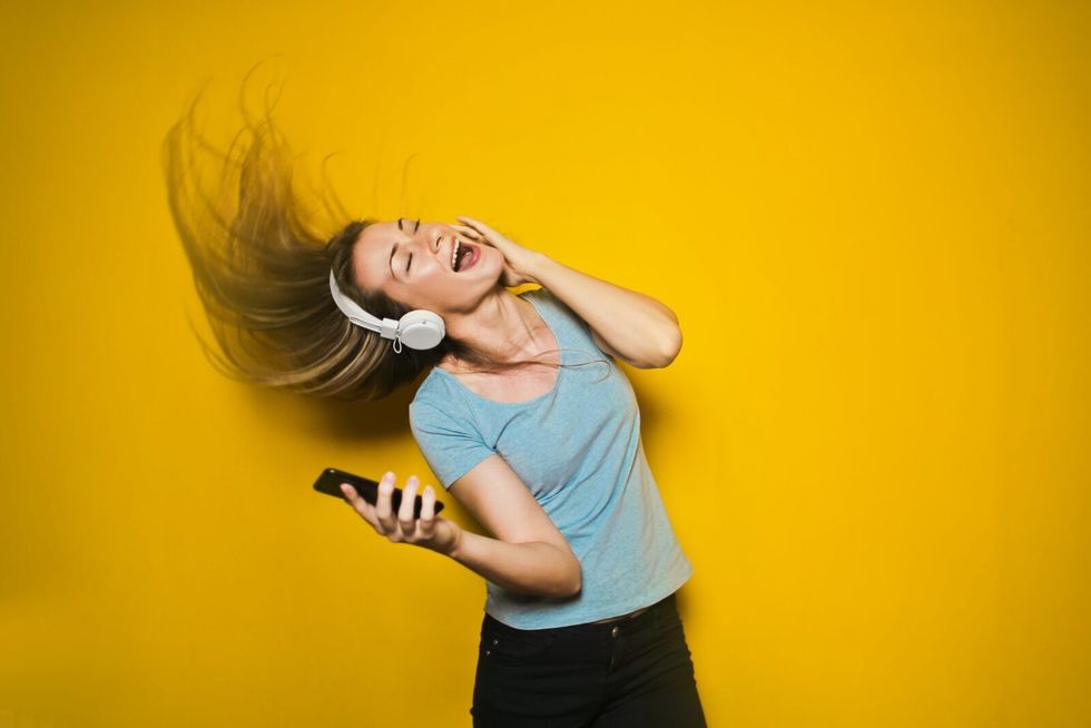 Does Listening to Music at Work Really Make You More Productive?