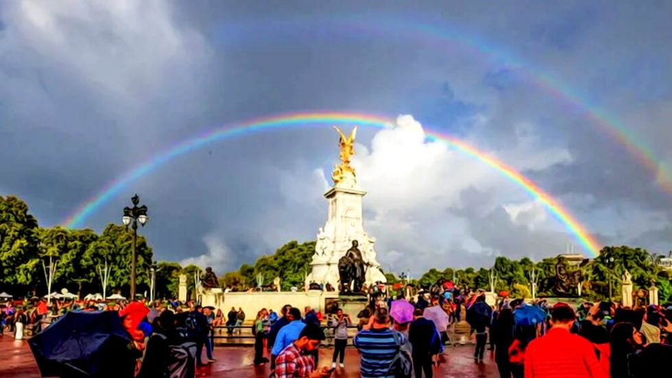 Buckingham Palace double rainbow after the queen's death