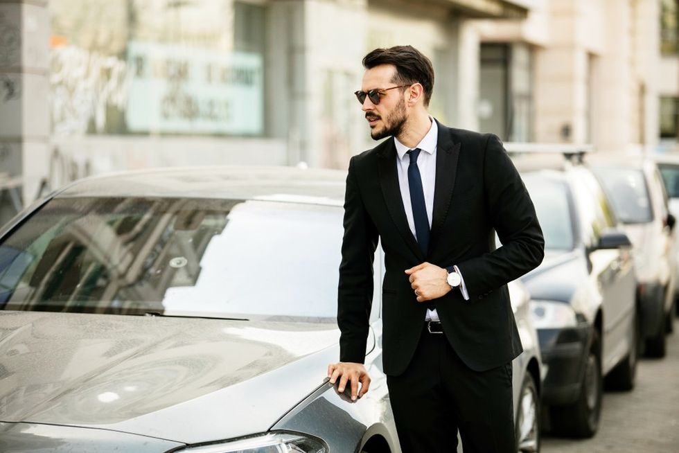 businessman-exuding-confidence-body-language