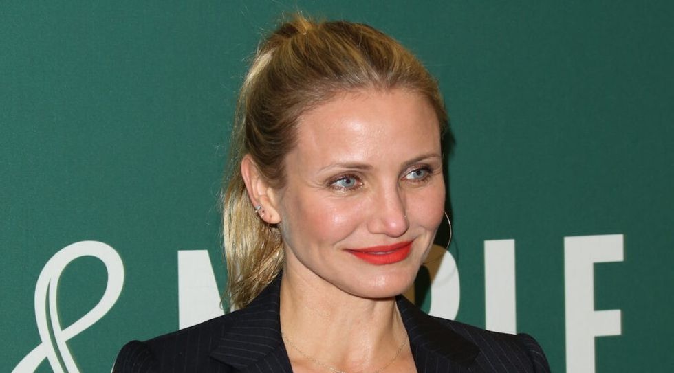 Cameron Diaz Signs Her New Book 