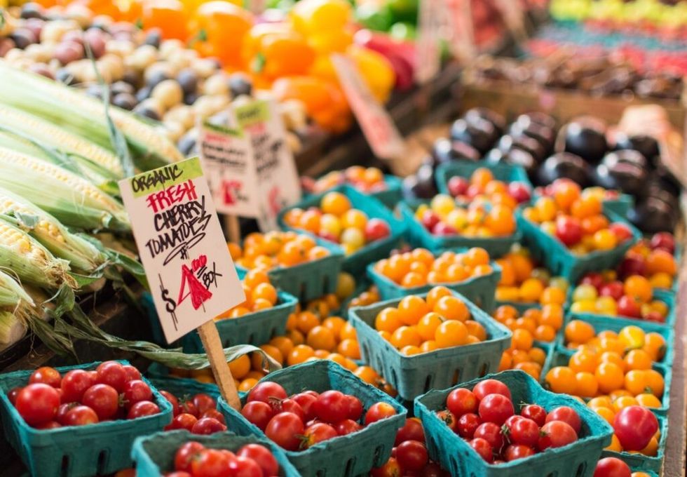Cherry-tomatoes-at-a-farmers-market