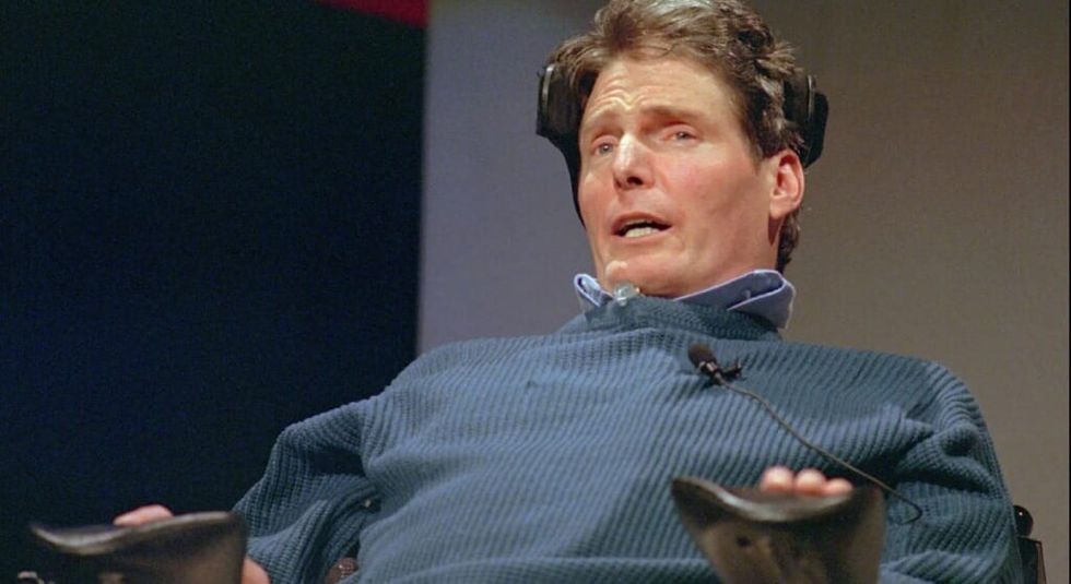 Christopher Reeve in wheelchair giving speech at his charity.