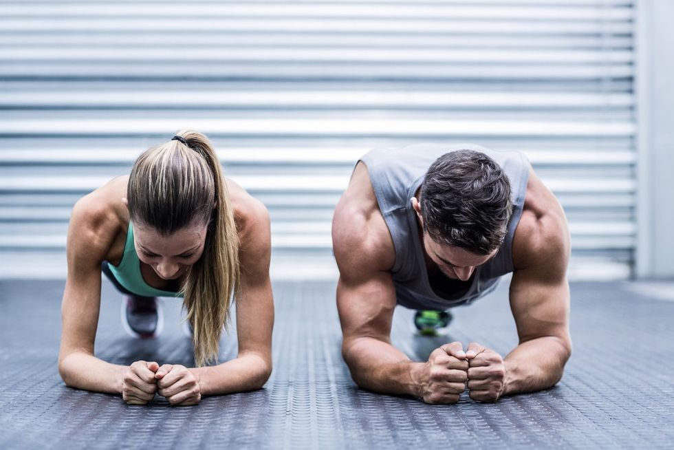 couple-holding-plank