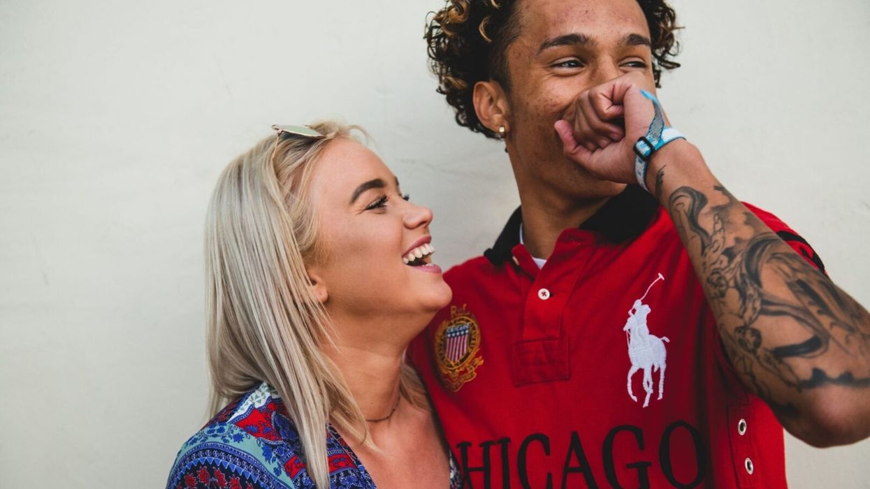 Study Suggests How You and Your Partner Laugh Together Can Indicate the Strength of Your Relationship