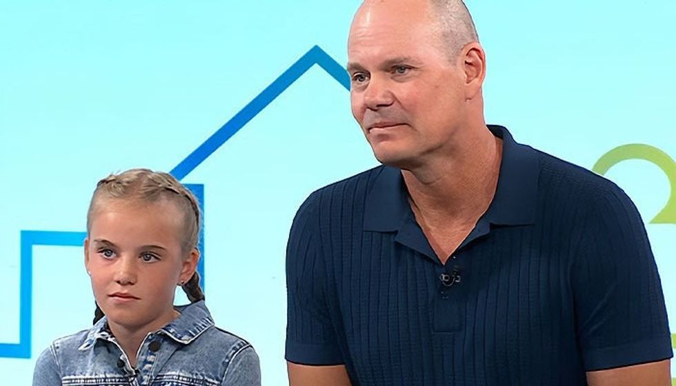 dad and his little daughter