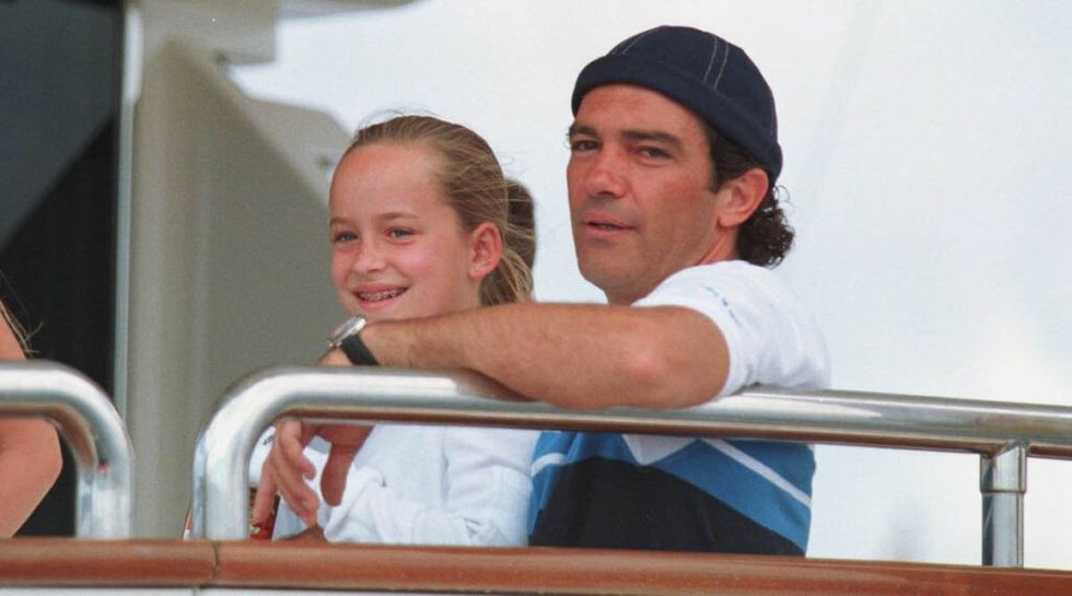Dakota johnson and antonio banderas 1024x569