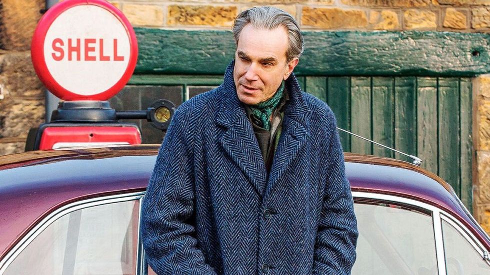 Daniel day lews at a shell station in the phantom thread 1024x576