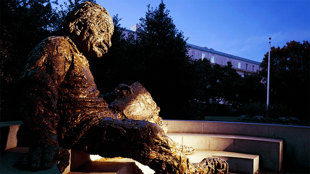 Einstein statue 1024x576