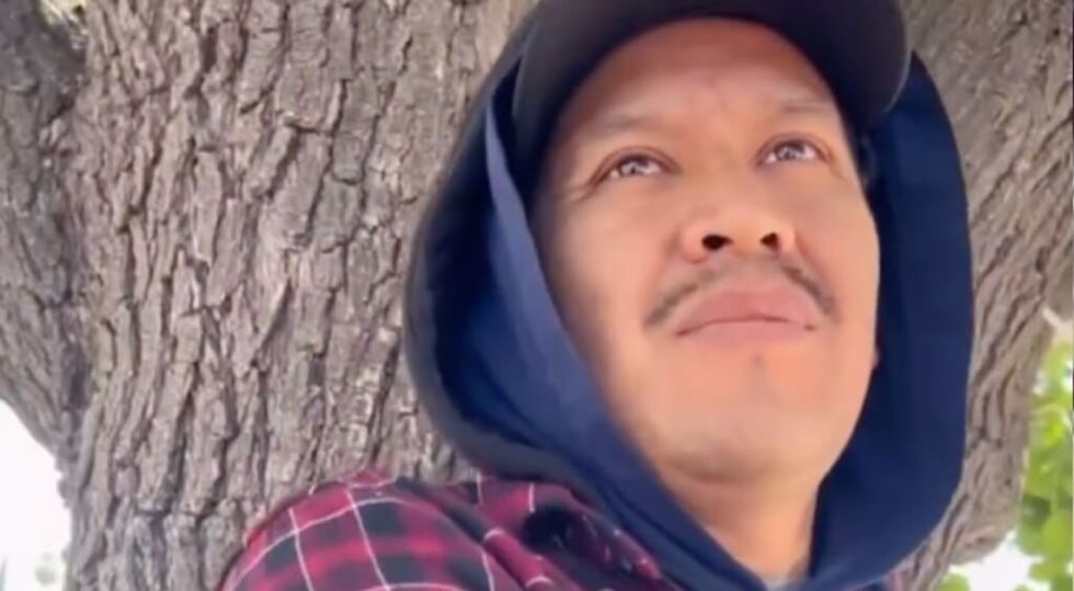 flower vendor has a tough day