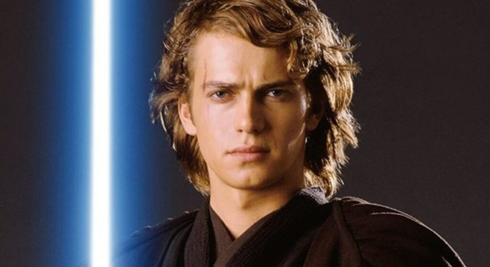 Hayden Christensen holding light saber.