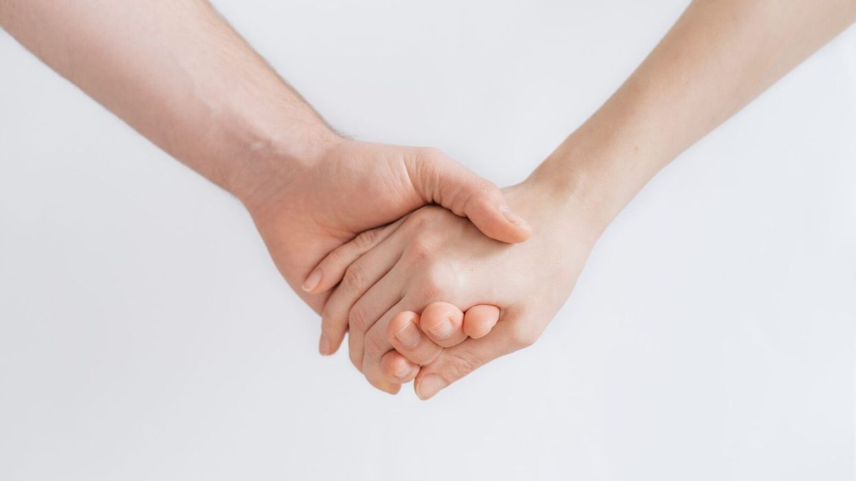 Holding Hands Is Powerful Enough to Ease Pain and Sync Brain Waves, According to New Study