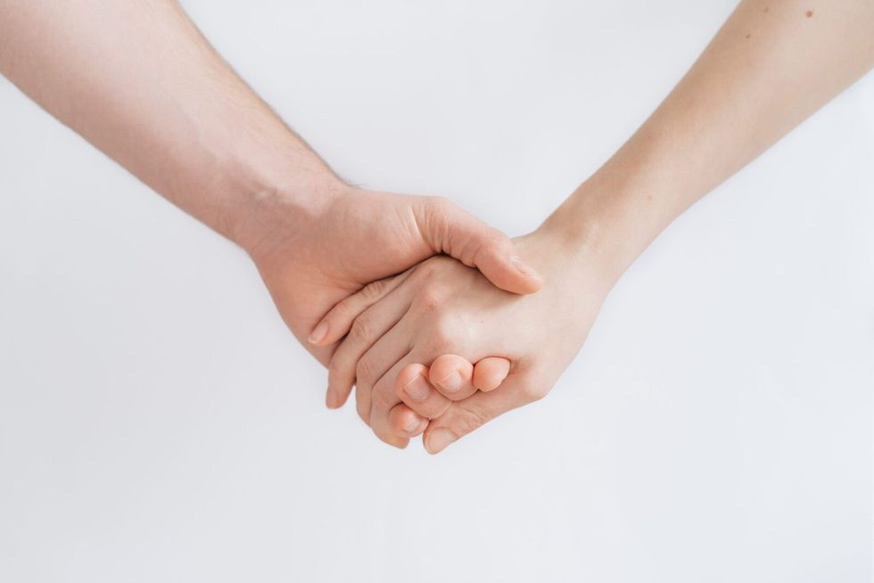Holding Hands Is Powerful Enough to Ease Pain and Sync Brain Waves, According to New Study