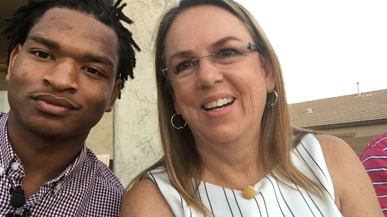 Grief-Stricken Grandma Celebrates Thanksgiving With Teen She Met By Texting Wrong Number