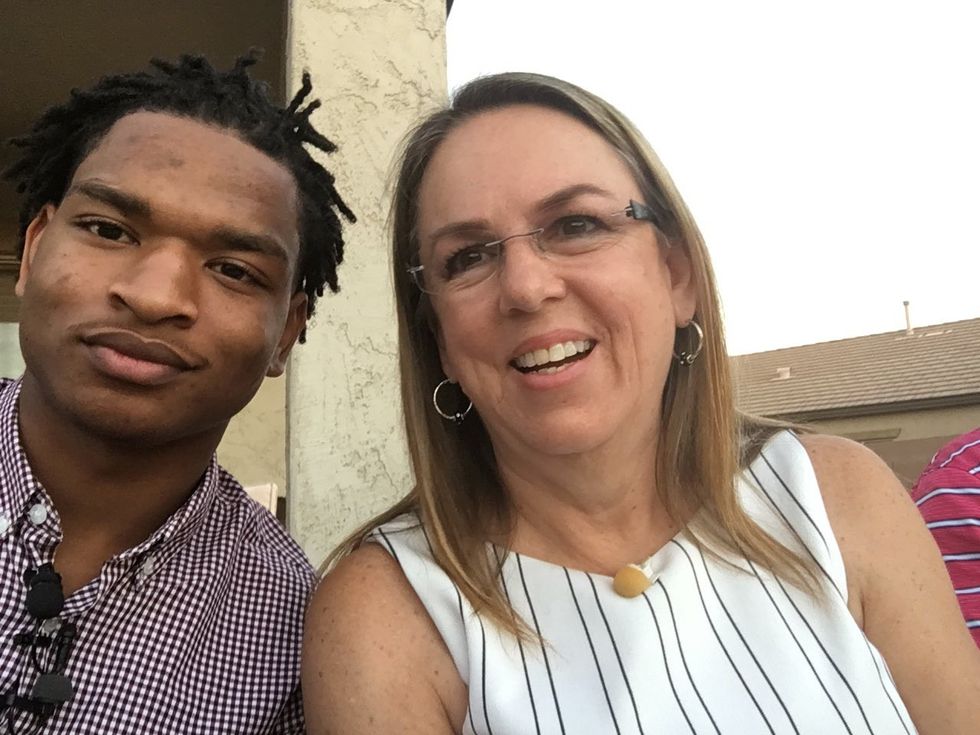 Grief-Stricken Grandma Celebrates Thanksgiving With Teen She Met By Texting Wrong Number