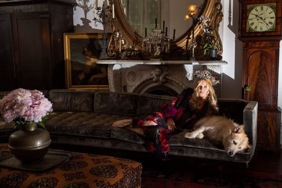 Jennifer coolidge at home 1024x682