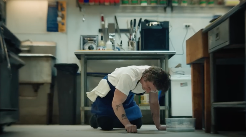Jeremy Allen White washing kitchen floor in The Bear