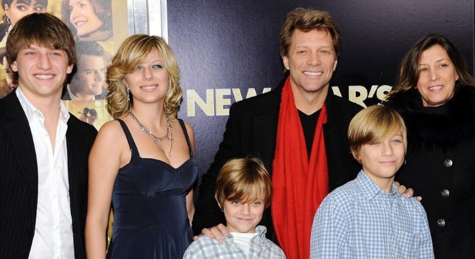 Jon Bon Jovi posing with his family, four children and wife Dorothea.