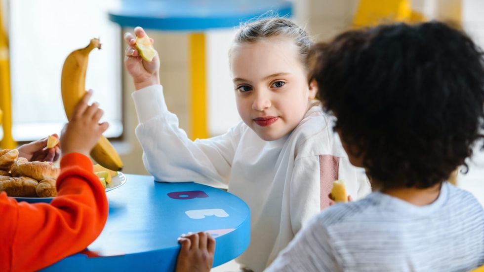 kids eating food at school