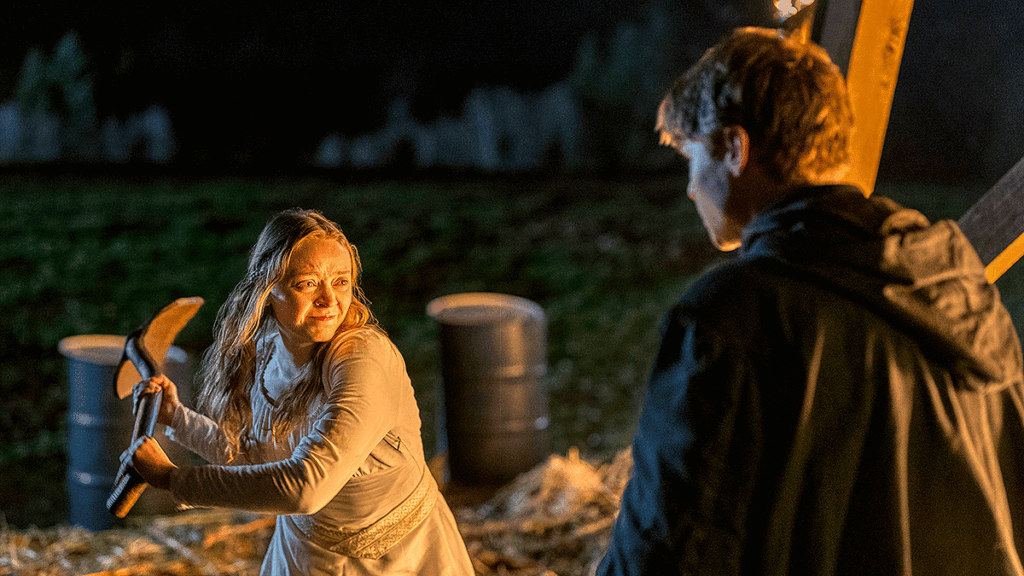 Madeleine Arthur as Mae and Keenan Tracey as Noah in Devil in Ohio (Photo: Netflix)