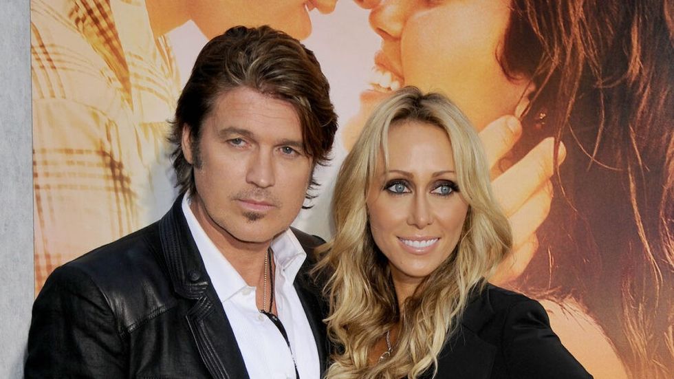 Miley cyrus mom tish 1 1024x576