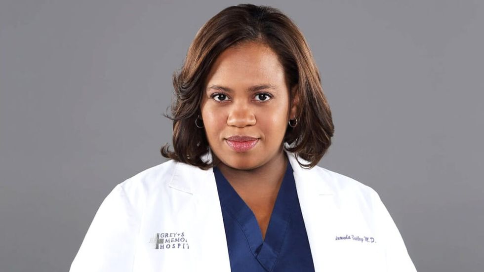 Miranda Bailey smiling in a Grey's Anatomy cast photo