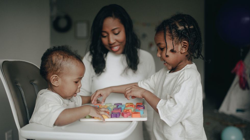 mom with her two kids