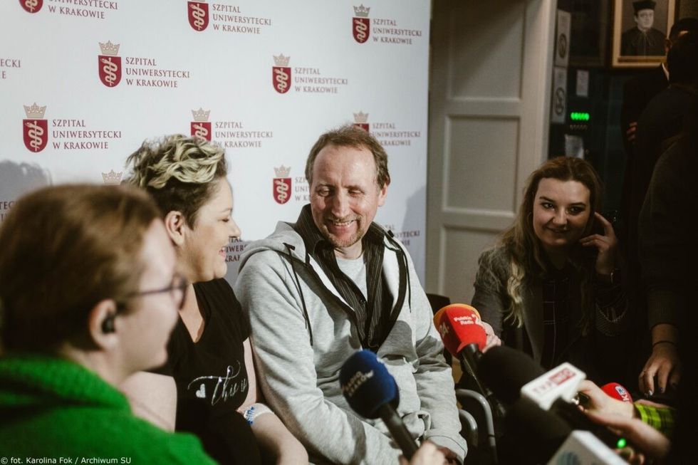 Mother gives birth quintuplets twelve children3 1100x733