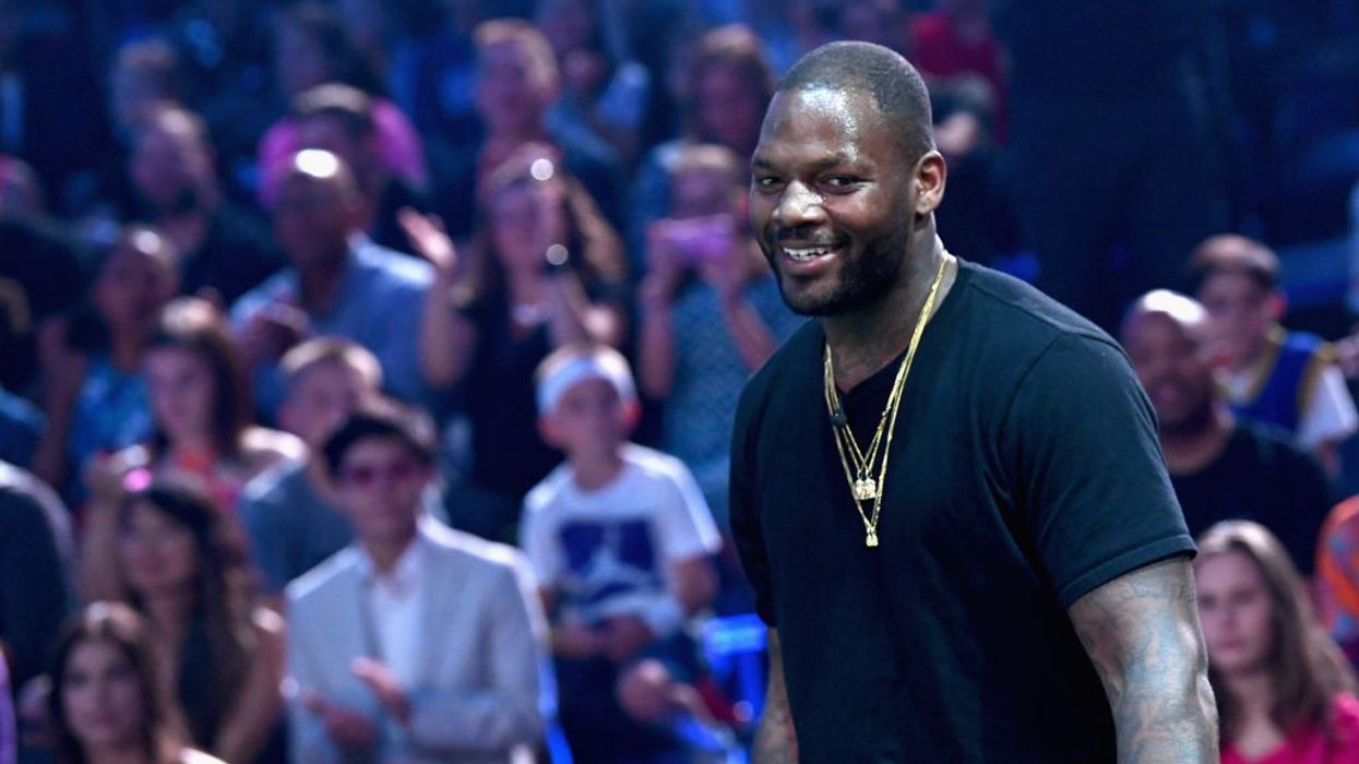 NFL Star Inspires Boys Beyond the Football Field, Teaches Us to Use Our Gifts to Help Others