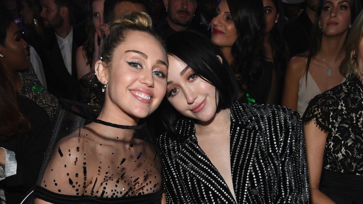 Noah Cyrus with her sister Miley Cyrus