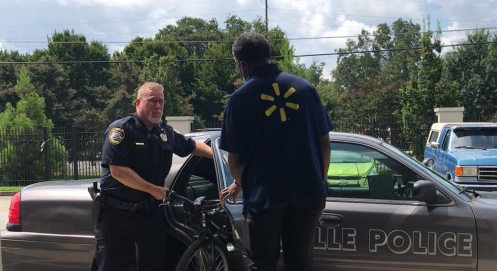 This Police Officer’s Unbelievable Response To A Man In Need Shocked Everyone