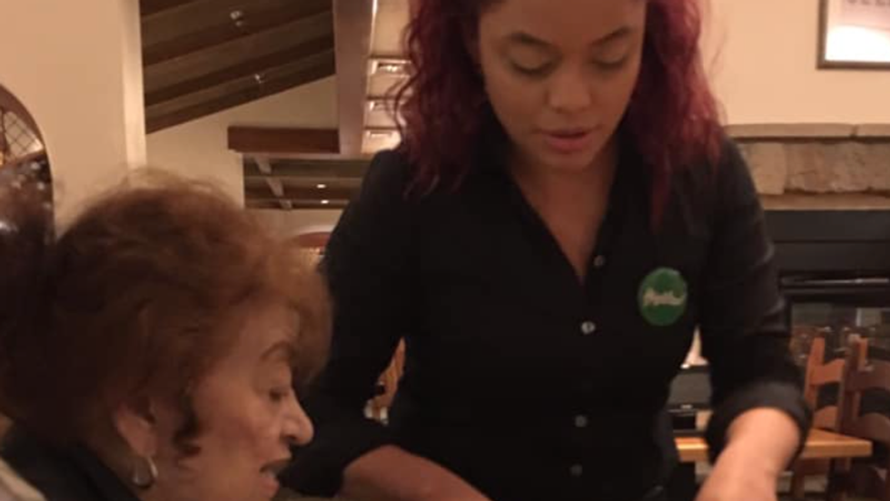 Olive Garden Waitress Warms Hearts After Helping Elderly Lady Cut Her