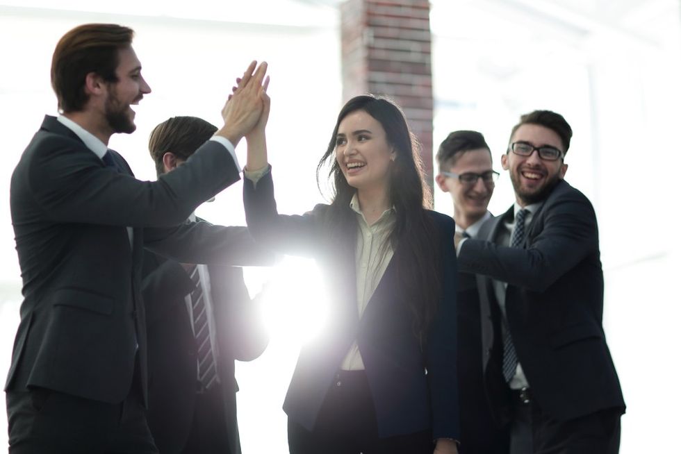 optimist-business-people-giving-high-five