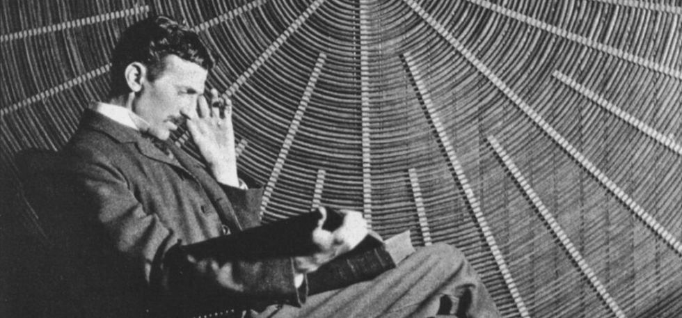 picture-of-nikola-tesla-reading