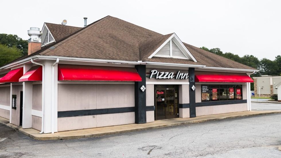 Pizza Inn restaurant exterior