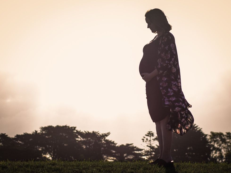 pregnant-woman-holding-belly