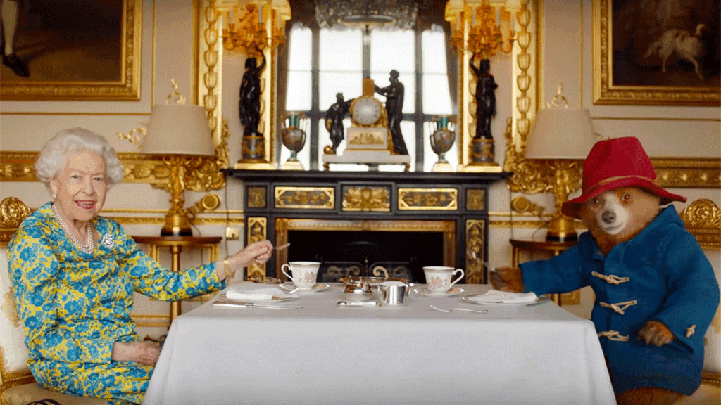 Queen Elizabeth II having teas with Paddington Bear for the Platinum Jubliee