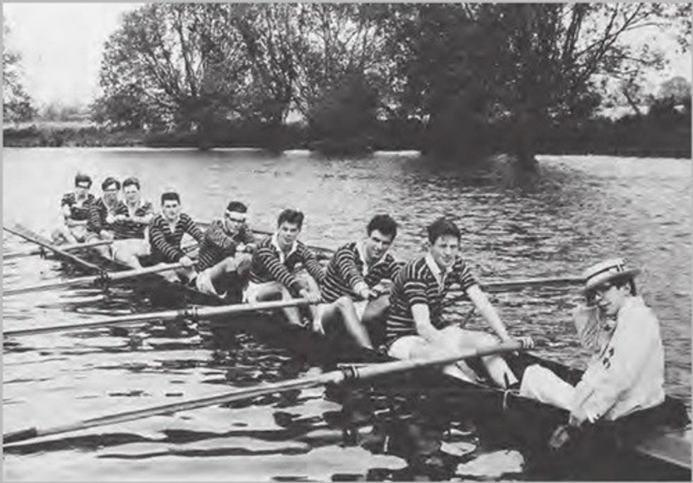 Stephen Hawking directs his rowing team in Oxford