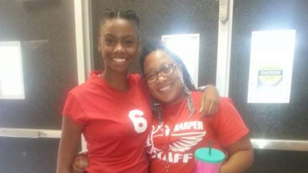 Teacher-helps-student-attend-job-fair