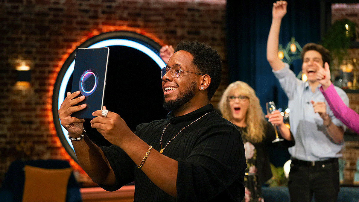 How to Win Netflix's The Circle - Is It About Friendship or Strategy? -  Goalcast, image size:1200x675