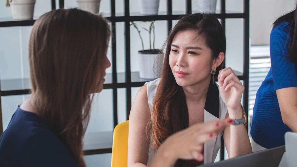 5 Easy-to-Miss Body Language Signals You Should Pick Up On During Interactions