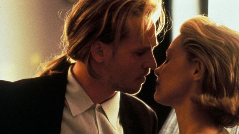Val Kilmer kissing in Heat
